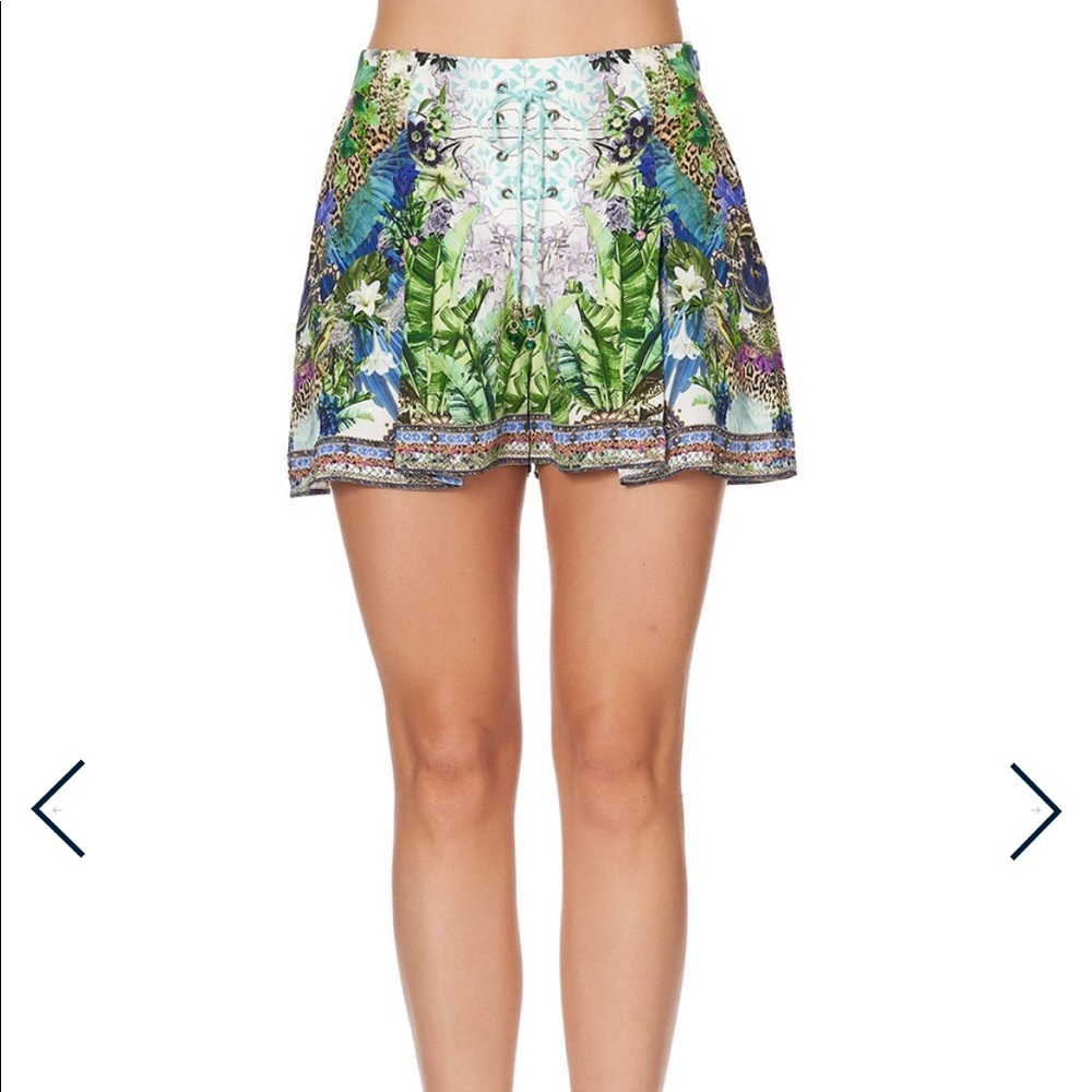 NWT CAMILLA LACE UP FRONT SHORTS MOON GARDEN SZ L